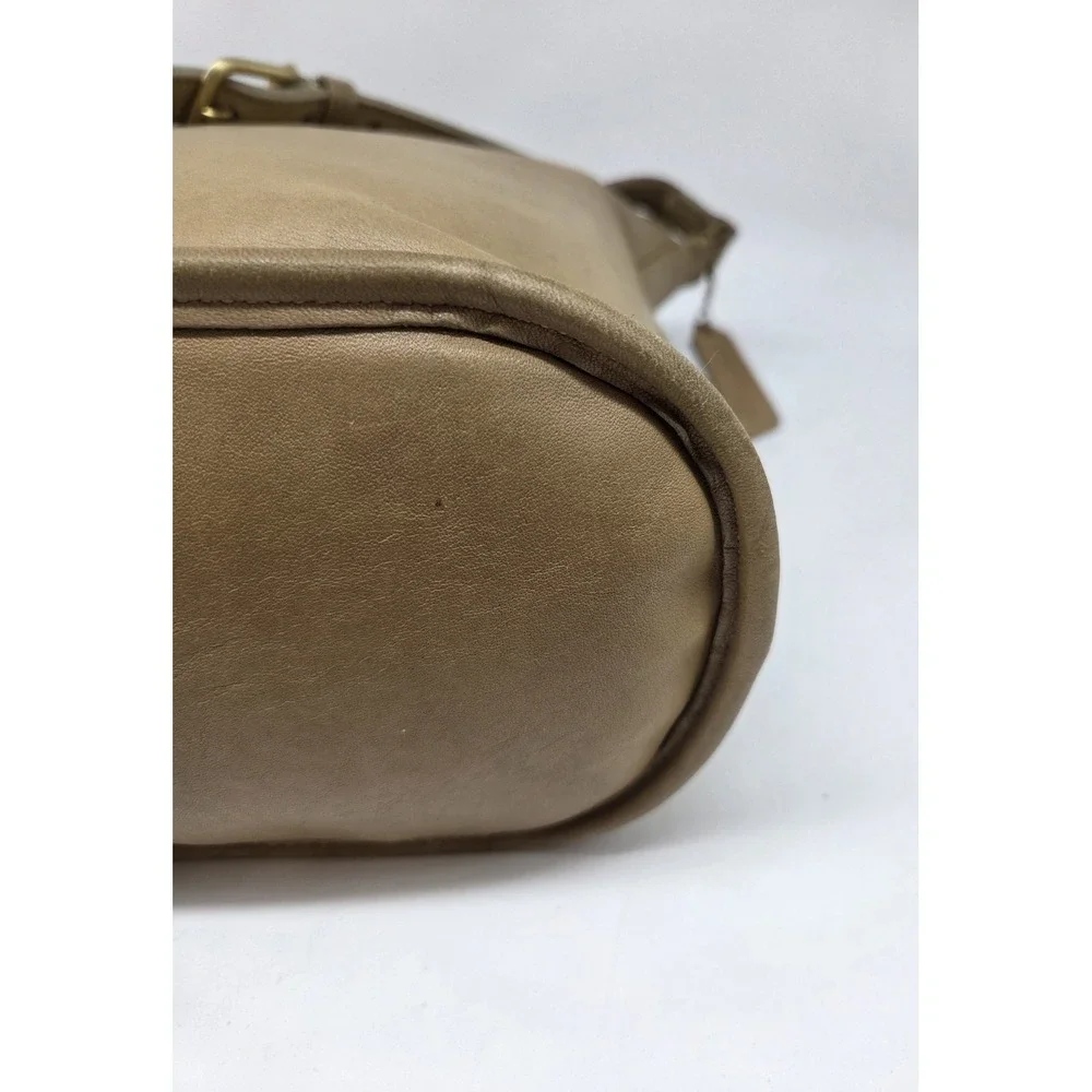 Coach 302 Glove‑Tanned Leather Shoulder Bag USA Made Vintage Beige Zip Top Purse